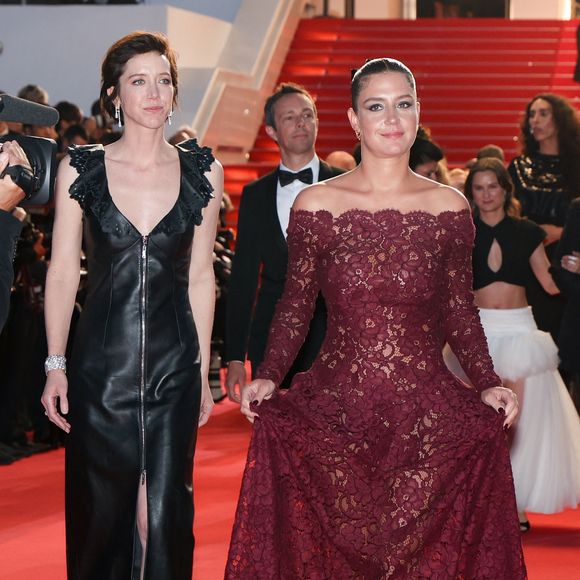 Sara Giraudeau, Adèle Exarchopoulos - Descente des marches du film " Garance " lors du 79ème Festival International du Film de Cannes, le 17 mai 2026. © Jacovides-Moreau / Bestimage