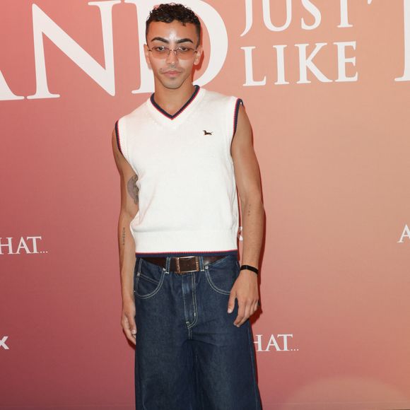 Bilal Hassani à la première de la série "And Just Like That... - Saison 3" au théâtre du Lido à Paris, le 28 mai 2025. © Guirec Coadic/Bestimage