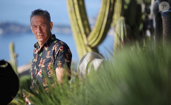 L'occasion pour la star des années 90 de nous accorder une interview dans laquelle il se montre sans filtre. 

Exclusif - François Feldman sur le tournage de son clip vidéo "Le sel de la vie" à Eze le 15 novembre 2020. © Franz Chavaroche/Nice Matin/Bestimage