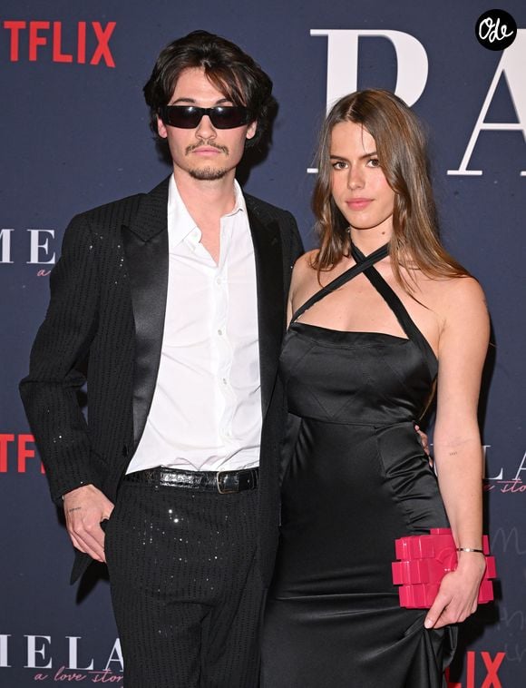Paula portait une somptueuse robe Oscar de la Renta, conçue par Fernando Garcia.

Dylan Jagger Lee et Paula Bruss. - Première du documentaire consacré à Pamela Anderson, "Pamela, une histoire d'amour" (Netflix) à Hollywood, le 30 janvier 2023.