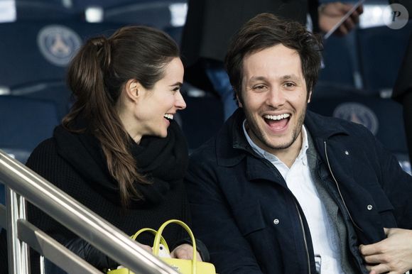 Le chanteur Vianney (Vianney Bureau) et sa compagne Catherine Robert - Célébrités dans les tribunes du parc des princes lors du match de football de ligue 1, le Paris Saint-Germain (PSG) contre En Avant de Guingamp (EAG) à Paris, France, le 29 avril 2018. Paris et Guingamp ont fait match nul 2 - 2. © Cyril Moreau/Bestimage