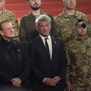Un incident est survenu au Festival de Cannes

The Edge, Bono et Sean Penn assistent au tapis rouge de "Bono : Stories Of Surrender" au 78ème Festival de Cannes au Palais des Festivals à Cannes, France. ©DPA/ABACA