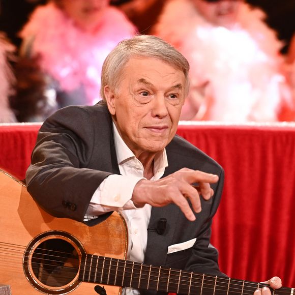 Exclusif - Salvatore Adamo - Enregistrement de l'émission "Vivement Dimanche", présentée par M.Drucker et diffusée le 29 décembre sur France 3, au studio Rive Gauche à Paris. Le 6 décembre 2024
© Guillaume Gaffiot / Bestimage