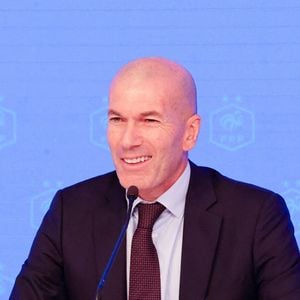 PARIS, le 29 juillet 2026 - Zinedine Zidane, nouvellement nommé sélectionneur de l'équipe de France de football, s'exprime lors d'une conférence de presse aux côtés de Philippe Diallo, président de la Fédération française de football, au siège de la fédération à Paris, en France, le 28 juillet 2026. (Photo : Henri Szwarc/Xinhua/ABACAPRESS.COM