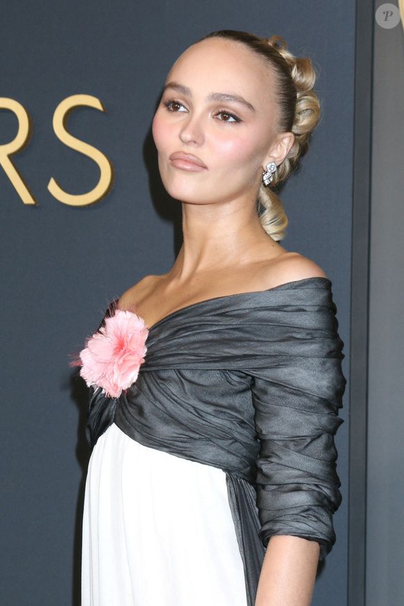 En partageant son expérience, Lily-Rose Depp veut transmettre un message d’espoir et montrer qu’il est possible de se reconstruire.

Lily-Rose Depp aux Governors Awards 2024 au Dolby Ballroom, le 17 novembre 2024 à Los Angeles, Californie, États-Unis. © Kay Blake/ZUMA Press Wire/Bestimage