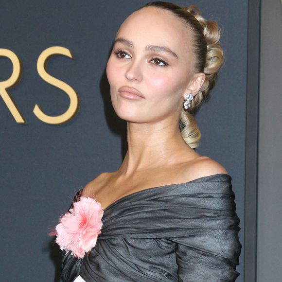 En partageant son expérience, Lily-Rose Depp veut transmettre un message d’espoir et montrer qu’il est possible de se reconstruire.

Lily-Rose Depp aux Governors Awards 2024 au Dolby Ballroom, le 17 novembre 2024 à Los Angeles, Californie, États-Unis. © Kay Blake/ZUMA Press Wire/Bestimage
