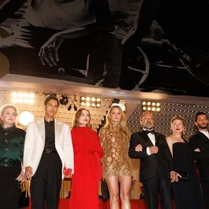Alexandre Mallet-Guy, Catherine Deneuve, Adam Bessa, Isabelle Huppert, Virginie Efira, Asghar Farhadi, India Hair, Pierre Niney, Vincent Cassel - Descente des marches du film "Histoires parallèles" lors du 79ème Festival International du Film de Cannes, le 14 mai 2026. 

© Jacovides-Moreau / Bestimage