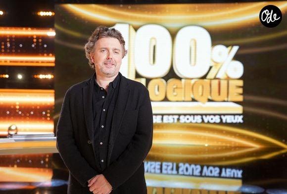 Alex Vizorek lors de l'enregistrement de l'émission "100% Logique", présentée par Cyril Féraud et diffusée le 24 octobre sur France 2, à Paris, France, le 23 février 2026. © Anne-Sophie Guebey/Bestimage