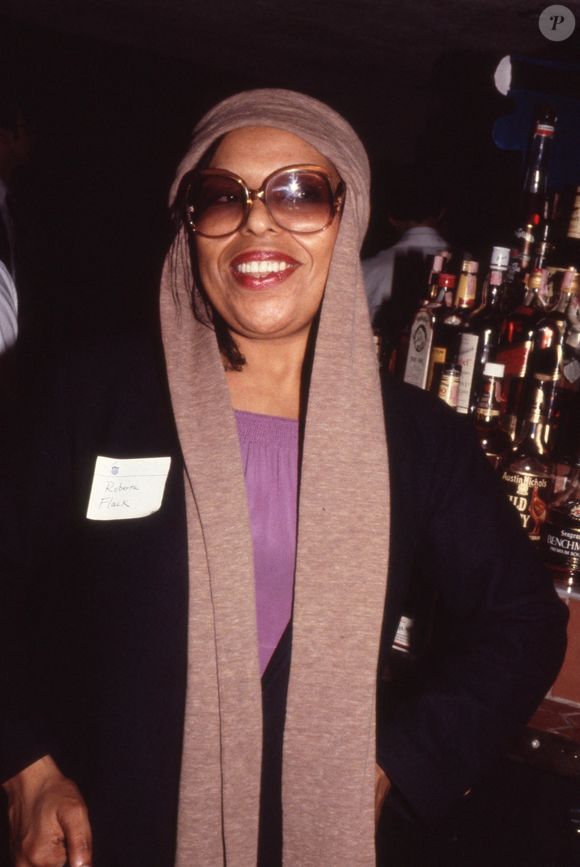 On lui doit plusieurs tubes intemporelles à l'instar de "Killing Me Softly With His Song" ou encore "The First Time Ever I Saw Your Face". En plus de son timbre de voix incomparables, la célèbre artiste était également une pianiste virtuose 


New York, NY - Roberta Flack, l'emblématique chanteuse de R&B connue pour des succès comme « Killing Me Softly With His Song » et « The First Time Ever I Saw Your Face », est décédée à l'âge de 88 ans. (Backgrid USA / Bestimage).