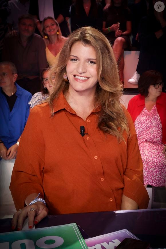 Nouveaux chroniqueurs au programme

Marlène Schiappa - Portraits des chroniqueurs lors de la nouvelle émission "Tout beau, tout n9uf" présentée par C. Hanouna sur W9 à Paris le 1er septembre 2025. © Jack Tribeca / Bestimage