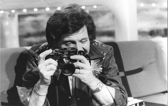 Archives - Joe Dassin sur le plateau de l'émission "Les rendez-vous du dimanche" (1974-1980)