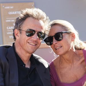 Anne-Sophie Lapix et son mari Arthur Sadoun - Célébrités dans les tribunes des Internationaux de France de tennis de Roland Garros 2024 à Paris le 7 juin 2024.  © Jacovides-Moreau/Bestimage