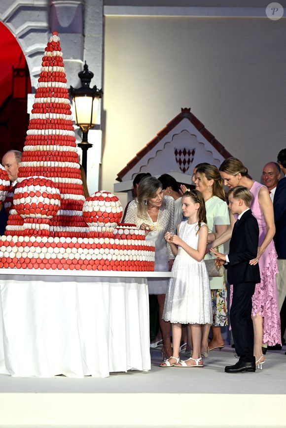 La princesse Caroline de Hanovre, la princesse Charlene, ses enfants, le prince héréditaire Jacques et la princesse Gabriella et Camille Gottlieb - Célébration des 20 ans de règne du prince souverain Albert II de Monaco sur la place du Palais à Monaco, le 19 juillet 2025. © Bruno Bebert/Bestimage