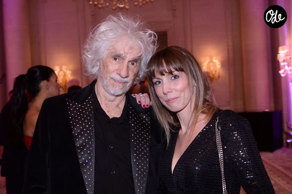 Louis Bertignac et sa femme Laetitia Brichet lors du photocall et du cocktail de la soirée des "Stéthos d'or 2023" à l'hôtel Four Seasons George V à Paris, le 27 mars 2023.  

© Bellak-Guirec/Bestimage