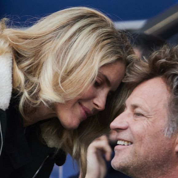 Alice Taglioni et son compagnon Laurent Delahousse - Célébrités dans les tribunes de la demi-finale retour de Ligue des champions entre le PSG face au Borussia Dortmund (0-1) au Parc des Princes à Paris le 7 mai 2024. © Cyril Moreau/Bestimage