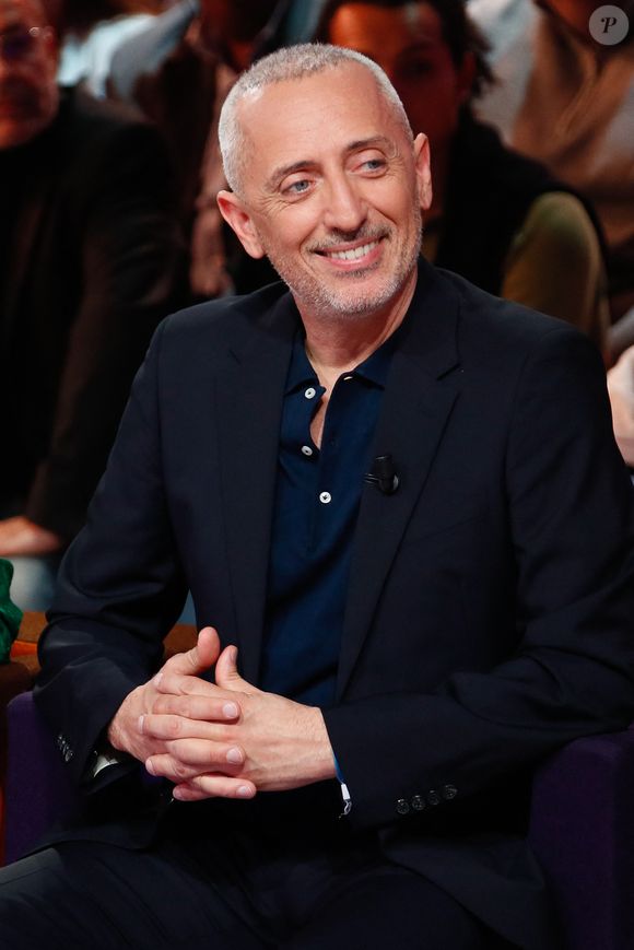 Exclusif - Gad Elmaleh lors de l'enregistrement de l'émission "Famille je vous aime" présentée par M. Drucker et qui sera diffusée le 13 juin 2025 sur France 3, aux Studios rive gauche à Paris, France, le 14 avril 2025. © Clovis-Gaffiot/Bestimage