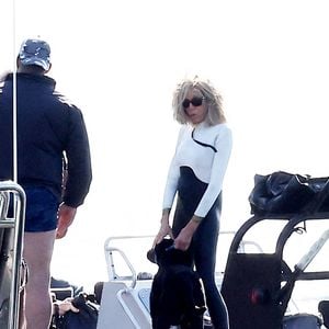 Brigitte Macron profite en solo de son premier jour de vacances au Fort de Brégançon à Bormes-les-Mimosas le 30 juillet 2023. Le président Emmanuel Macron Macron et sa femme Brigitte sont arrivés au Fort de Brégançon samedi soir. Dimanche, Brigitte en sortie seule en combinaison de plongée avec son chien Némo et ses gardes du corps pour faire une ballade en bateau mais, la mer étant trop agitée, la première dame est rentrée plus vite que prévu avant de rejoindre son mari pour dîner.