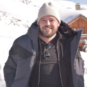 Alban Ivanov assistant à un photocall pour le film Lucky lors du 23e Festival du film de comédie de L'Alpe d'Huez à l'Alpe d'Huez, France, le 18 janvier 2020. Photo by Julien Reynaud/APS-Medias/ABACAPRESS.COM