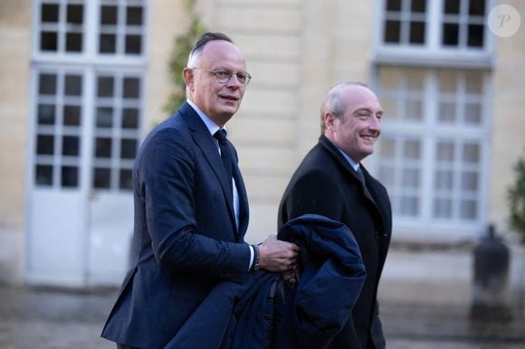 Ainsi, prochainement, l'homme politique devrait retrouver son apparence d'antan.

Le chef du parti de droite français "Horizons" et maire du Havre Édouard Philippe et le président du groupe parlementaire Horizons & Indépendants Laurent Marcangeli arrivent pour assister à une réunion avec le Premier ministre français à Paris, France, le 19 décembre 2024. Photo par Raphael Lafargue/ABACAPRESS.COM