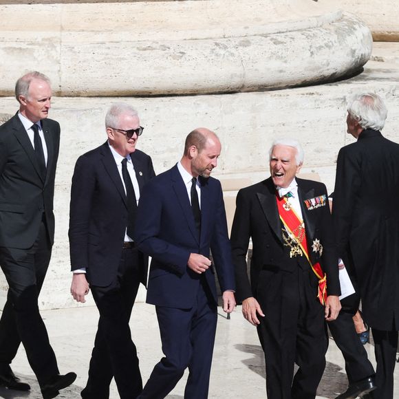 Le prince William d'Angleterre, prince de Galles, assiste aux funérailles du pape François le 26 avril 2025 au Vatican. Alors que Rome fait ses adieux au pape François, des dirigeants du monde entier, des membres de la famille royale, des membres du clergé et des milliers de fidèles se sont réunis au Vatican pour un adieu solennel et historique. Le pape François est décédé le lundi 21 avril à l'âge de 88 ans. Photo by Marco Iacobucci/IPA/ABACAPRESS.COM