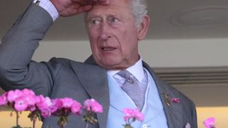 Ils ont (presque) tous claqué la porte : l’attitude de Charles III fait fuir ses employés