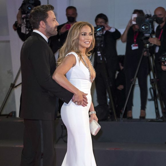 Ben Affleck et Jennifer Lopez affichent leur amour retrouvé sur le red carpet du film "The last Duel" lors du 78ème festival international du film de Venise, la Mostra le 10 septembre 2021. © Future-Image via ZUMA Press / Bestimage