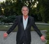 Yves Lecoq est un célèbre imitateur français, voix emblématique des Guignols de l'info.

Yves Lecoq arrive au dîner au Domaine de Veuze lors du festival du Film Francophone d'Angoulême, France. © Coadic Guirec/Bestimage
