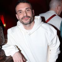 L'ex-compagne d'un humoriste de LOL : qui rit, sort ! saison 5 saisit la justice contre lui, il nie les faits