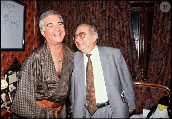Claude Chabrol faisait également partie des habitués.
Jean-Claude Brialy et Claude Chabrol à l'avant premiere de "La jalousie" à Paris en 1992. ©Bestimage.