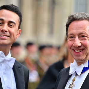 Stéphane Bern et son compagnon Yori Bailleres aux arrivées du dîner de gala des célébrations du changement de trône au Palais grand-ducal du Luxembourg, le 3 octobre 2025.

© Christian Liewig/Bestimage