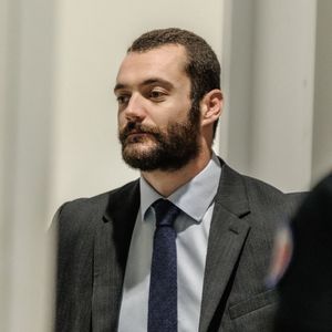 Louis Sarkozy - Les fils de Nicolas Sarkozy arrivent au Tribunal judiciaire (Batignolles, 32ème chambre correctionnelle) pour l'annonce de la décision dans le cadre du procès Lybien le 25 septembre 2025. Nicolas Sarkozy est déclaré coupable d'association de malfaiteurs mais relaxé des autres chefs d'accusation.