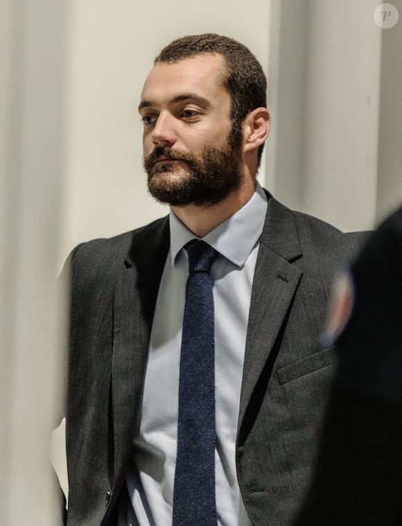 Louis Sarkozy - Les fils de Nicolas Sarkozy arrivent au Tribunal judiciaire (Batignolles, 32ème chambre correctionnelle) pour l'annonce de la décision dans le cadre du procès Lybien le 25 septembre 2025. Nicolas Sarkozy est déclaré coupable d'association de malfaiteurs mais relaxé des autres chefs d'accusation.