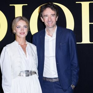 Natalia Vodianova et Antoine Arnault au photocall du défilé Christian Dior prêt à porter femme Printemps/Été 2024 lors de la Fashion Week de Paris au Jardin des Tuileries, à Paris, France, le 26 septembre 2023. Crédit Olivier Borde/Bestimage