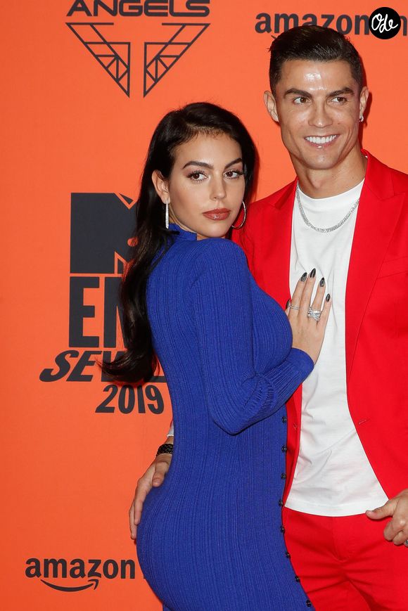 Évalué à cinq millions d'euros, ce luxueux appartement se trouve dans un complexe résidentiel particulièrement protégé de la très huppée rue Serrano.

Cristiano Ronaldo et sa compagne Georgina Rodriguez à la soirée MTV European Music Awards au FIBES Conference and Exhibition Centre à Séville en Espagne.
Bestimage