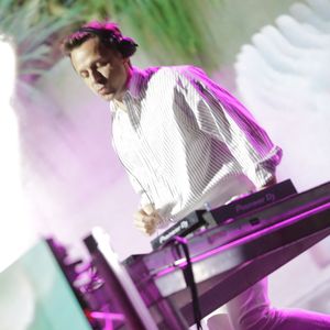 Une page vient bel et bien de se tourner pour l'Histoire de la musique électronique française.

Le DJ Martin Solveig ouvre le festival Nuits du Sud à Vence, France, le 9 juillet 2021. © JLPPA/Bestimage
