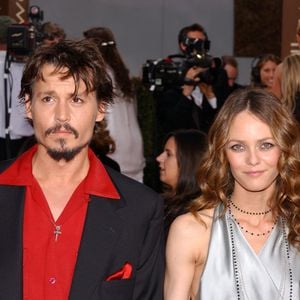 Johnny Depp et sa compagne de longue date, Vanessa Paradis, se sont séparés. Un publiciste pour Depp a déclaré dans un communiqué mardi 19 juin 2012 que les deux "se sont séparés à l'amiable". Le communiqué demande que l'ancien couple et leurs deux enfants, Jack, 9 ans, et Lily-Rose, 13 ans, respectent leur vie privée. Photo d'archives : Johnny Depp et Vanessa Paradis arrivant à la 63ème édition des Golden Globe Awards à l'hôtel Beverly Hilton à Los Angeles, CA, USA, le 16 janvier 2006. Photo by Hahn-Khayat/ABACAPRESS.COM