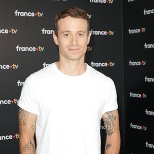 Pour atteindre son objectif, il court désormais plus de cent kilomètres par semaine.

Hugo Clément au photocall de la conférence de presse de rentrée de France Télévisions à Paris, France, le 4 septembre 2024. © Coadic Guirec/Bestimage