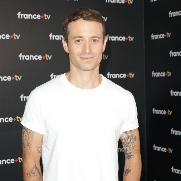Pour atteindre son objectif, il court désormais plus de cent kilomètres par semaine.

Hugo Clément au photocall de la conférence de presse de rentrée de France Télévisions à Paris, France, le 4 septembre 2024. © Coadic Guirec/Bestimage