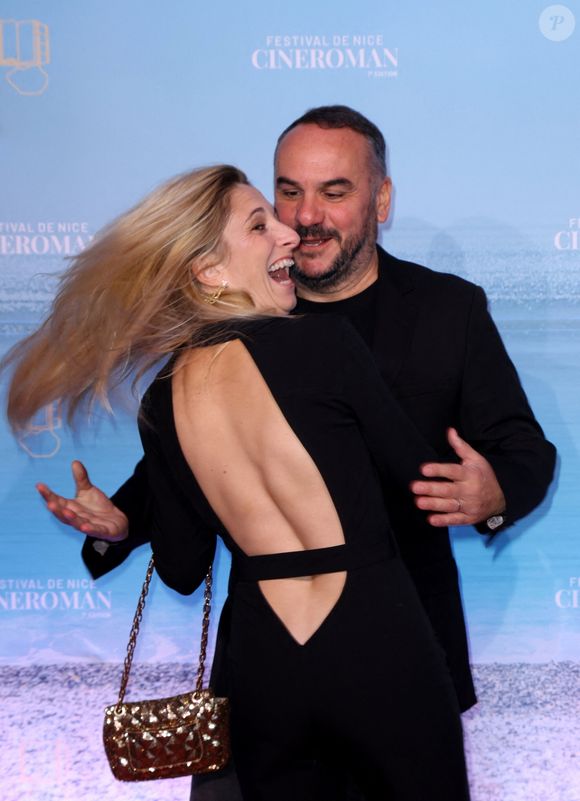 François-Xavier Demaison et sa femme Anaïs Tihay - Tapis rouge lors de la 7ème édition du festival Cinéroman à Nice le 1er Octobre 2025. © Bebert-Jacovides/Bestimage
