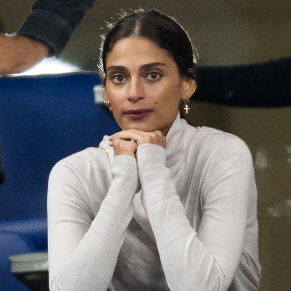 Maman depuis quelques jours seulement, Tatiana Silva est sur son petit nuage. 

Tatiana Silva et guest dans les tribunes lors du match de qualification pour l'Euro2020  "France - Turquie (1-1)" au Stade de France. Saint-Denis.
© Cyril Moreau/Bestimage