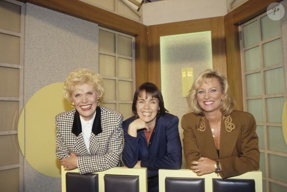 En France, à Paris, sur le plateau, de gauche à droite, Simone GARNIER, Fabienne EGAL et Evelyne LECLERCQle 11 novembre 1991.

Photo : Bruno Schneider via Bestimage