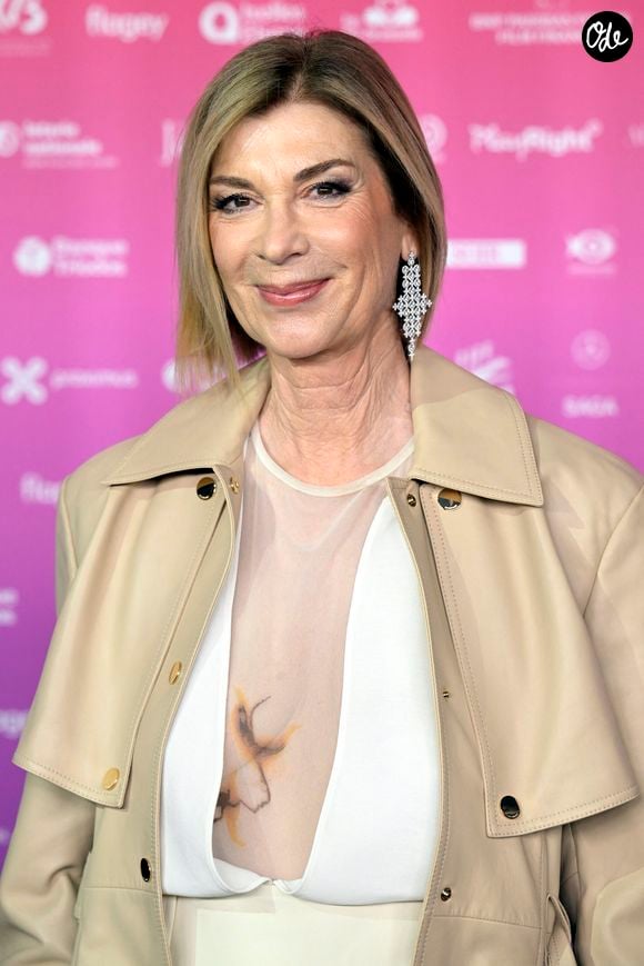 "Les mentalités ont énormément évolué sur la question de l’âge. Aujourd’hui, on reste en forme beaucoup plus longtemps grâce au sport, à la nutrition et aux soins. Je n’ai pas le sentiment d’être freinée physiquement".

Michèle Laroque lors de la 15ème cérémonie des René du cinéma, organisée par l'Académie André Delvaux, à Bruxelles le 7 mars 2026.