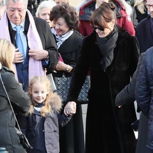 Nicolas Sarkozy, Carla Bruni-Sarkozy et leur fille Giulia Sarkozy aux obsèques de Andrée Sarkozy, le 18 décembre 2017.

Photo : Agence / Bestimage