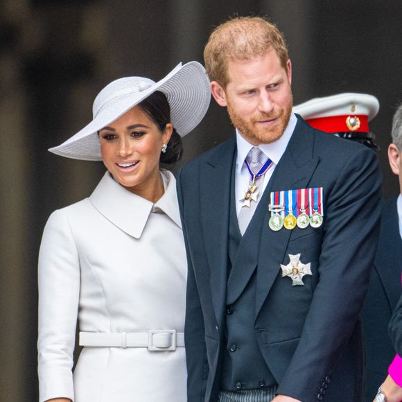 Le prince Harry, duc de Sussex, et Meghan Markle, duchesse de Sussex - Les membres de la famille royale et les invités lors de la messe célébrée à la cathédrale Saint-Paul de Londres, dans le cadre du jubilé de platine (70 ans de règne) de la reine Elisabeth II d’Angleterre. Londres, le 3 juin 2022. Backgrid USA / Bestimage