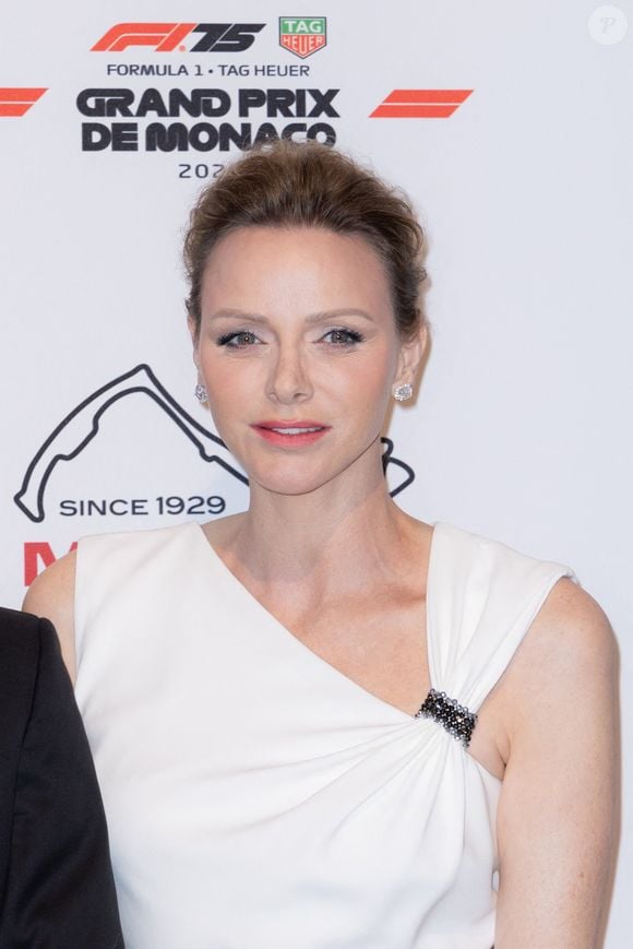 La princesse Charlène de Monaco lors de la soirée de gala du Grand Prix de Formule 1 de Monaco à la salle des étoiles au Monte-Carlo Sporting à Monaco le 25 mai 2025.

© Olivier Huitel / Crystal / Bestimage
