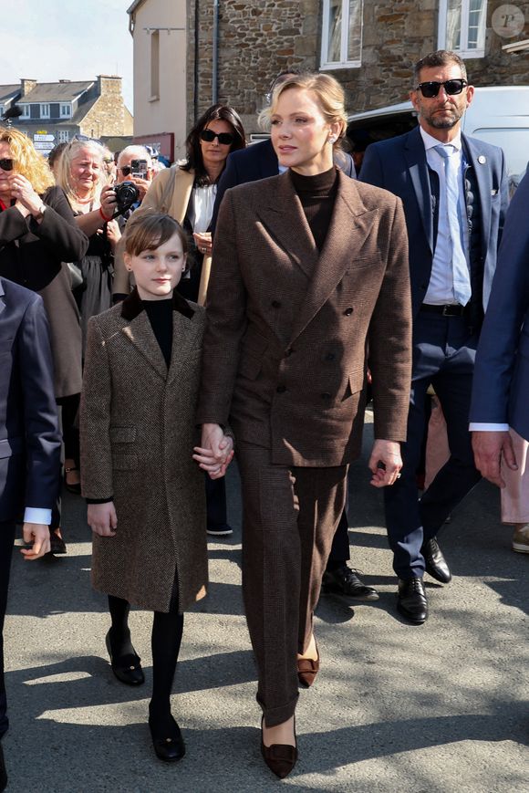 La princesse Charlène de Monaco, la princesse Gabriella de Monaco, comtesse de Carladès lors d'une visite à Matignon le 9 avril 2025.  © Dominique Jacovides / Bestimage