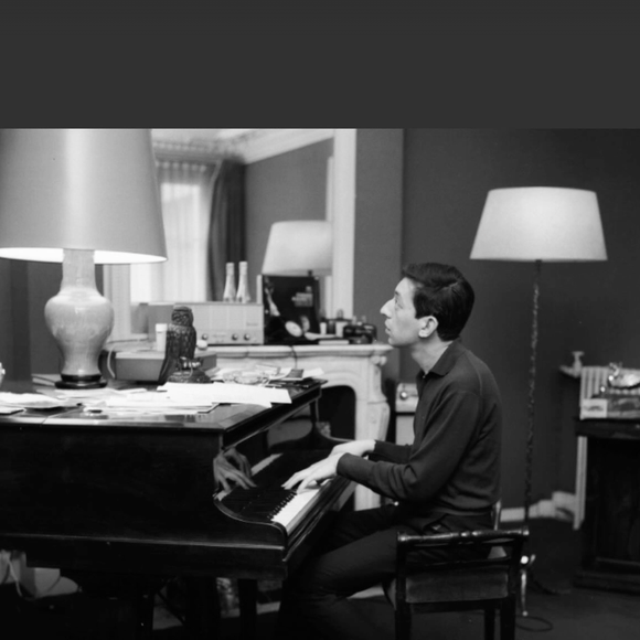 Il a tenu à lui souhaiter un joyeux anniversaire le 2 avril dernier alors qu'il s'apprête à entamer un nouveau chapitre de sa vie avec sa compagne surnommée Lilou. 

Lulu Gainsbourg souhaite un joyeux anniversaire à son "papa", le mercredi 2 avril 2025 via Instagram @lulugainsbourg