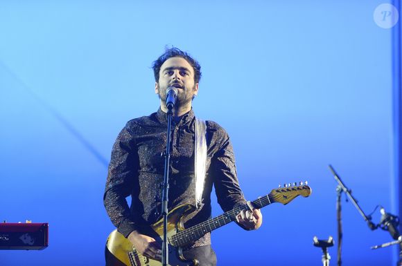 "J'ai eu trop de chance parce que c'est quelqu'un de… c'est un vrai gentil, c'est une famille incroyable de musiciens, ils ont tous baigné là-dedans, ça se voit."

Joseph Chedid - Cérémonie des 31 èmes Victoires de la Musique au Zénith de Paris le 12 février 2016
© Guirec Coadic / Bestimage