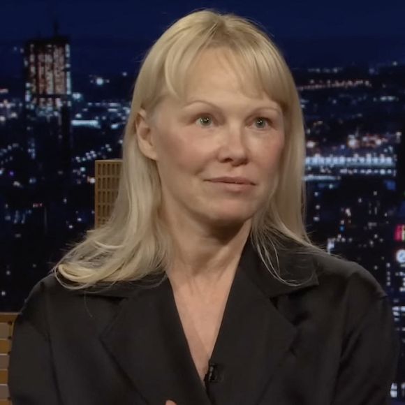 Pamela Anderson invitée sur le plateau de l'émission de Jimmy Fallon sur NBC