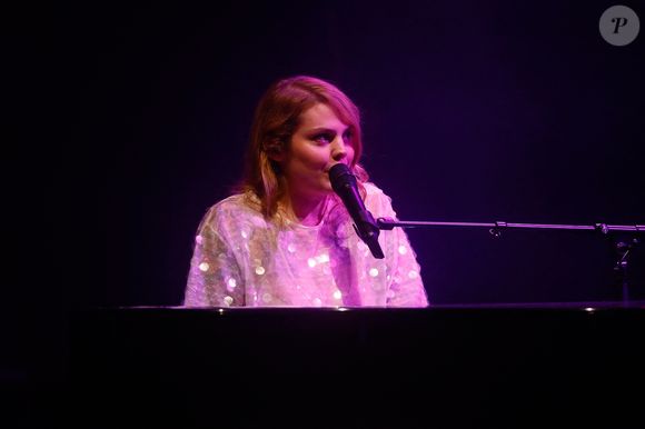 Face caméra, l'intéressée a souligné qu'elle avait brusquement perdu à l'oreille gauche son audition.

Exclusif - Coeur de pirate (Béatrice Martin) - Concert de Coeur de pirate aux Folies Bergère à Paris, France, le 12 octobre 2024. © Christophe Clovis/Bestimage